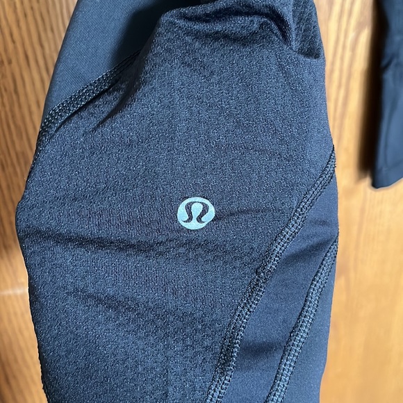 Lululemon black crop leggings with mesh - Picture 3 of 4